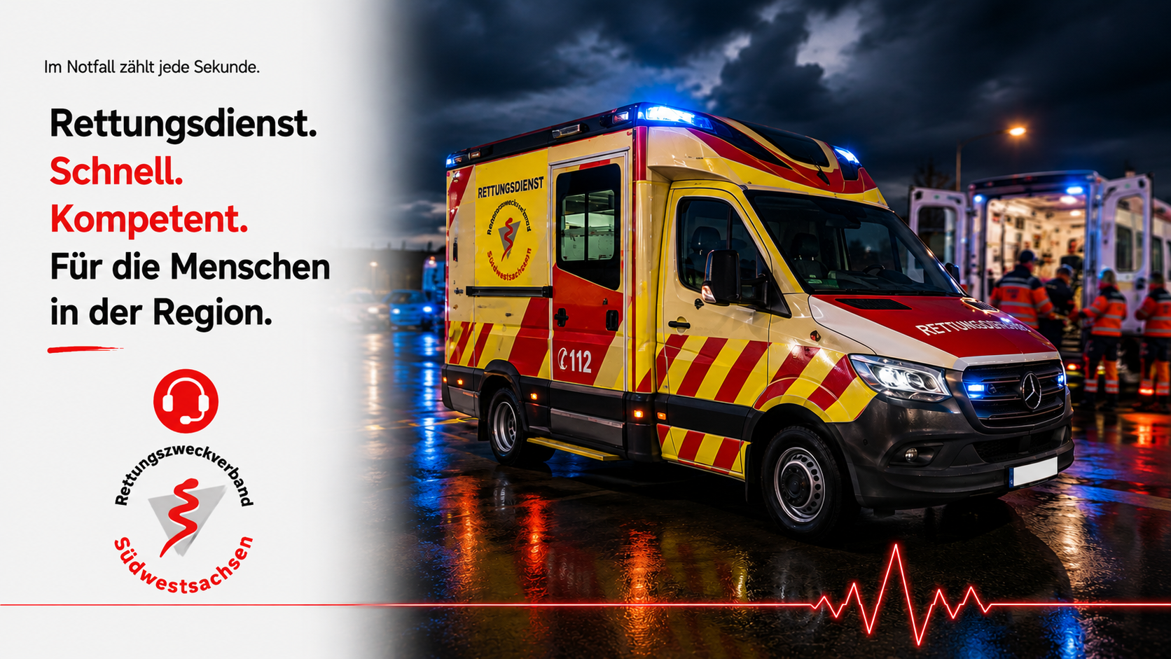 Einsatzkraft des Rettungsdienstes vor einem Rettungswagen